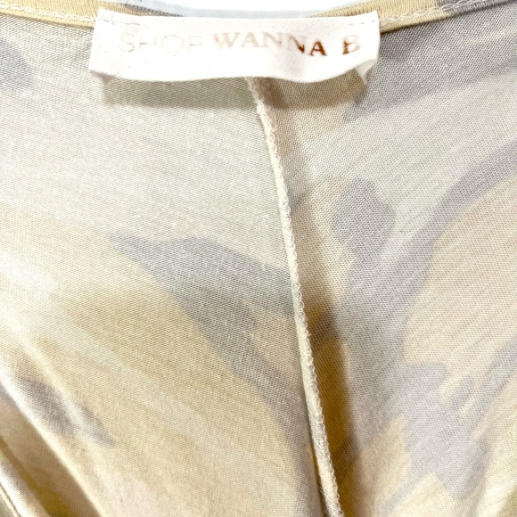 💲8️⃣ Bundle 2 Tanks Shop Wanna B Pastel Camo & Body Central Grey Textured Front - Picture 6 of 14